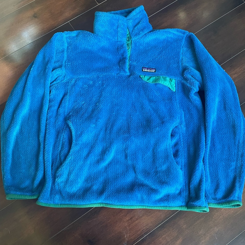 blue patagonia pullover